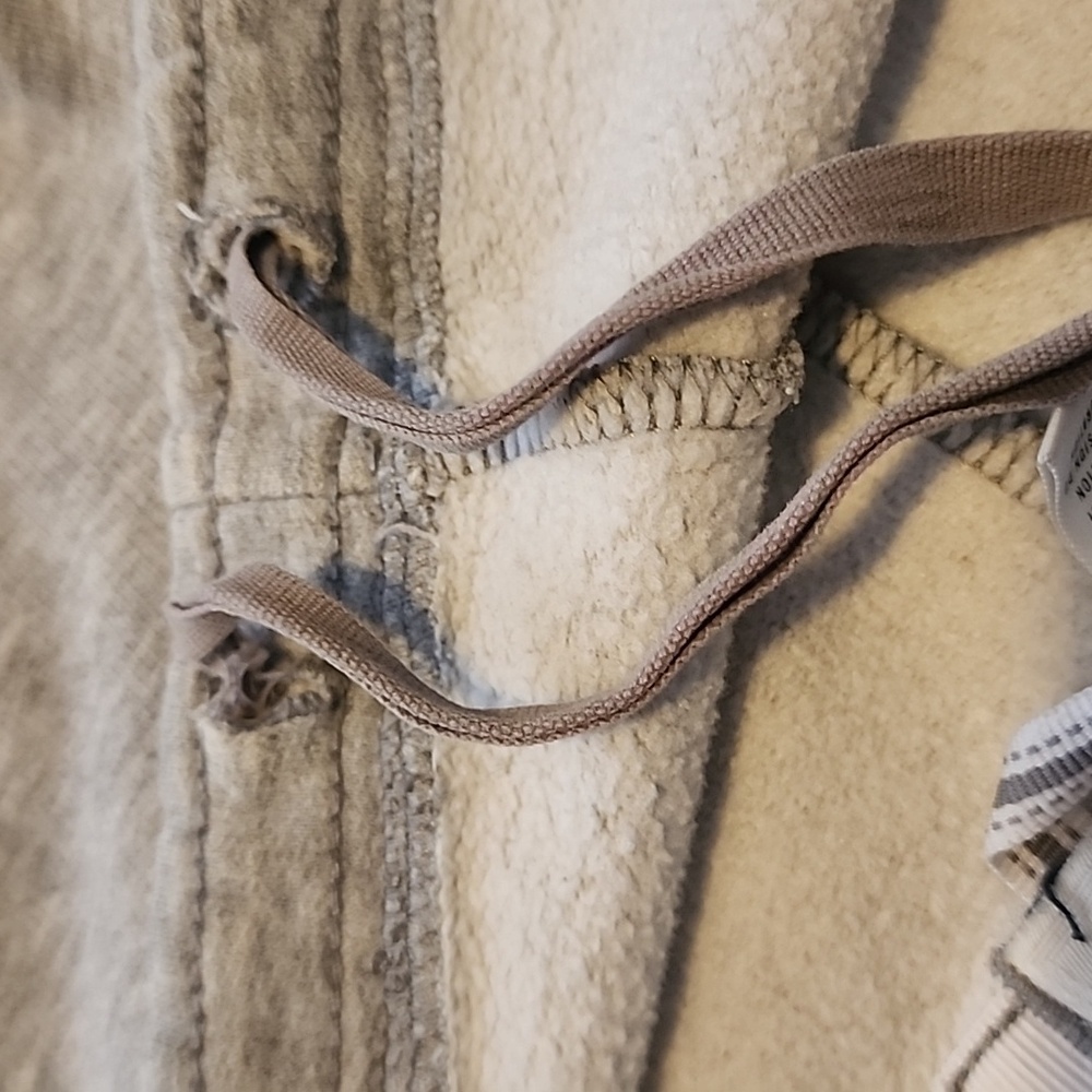 Abercrombie & Fitch Gray Fleece Shorty Shorts. Size: XL - Picture 8 of 12